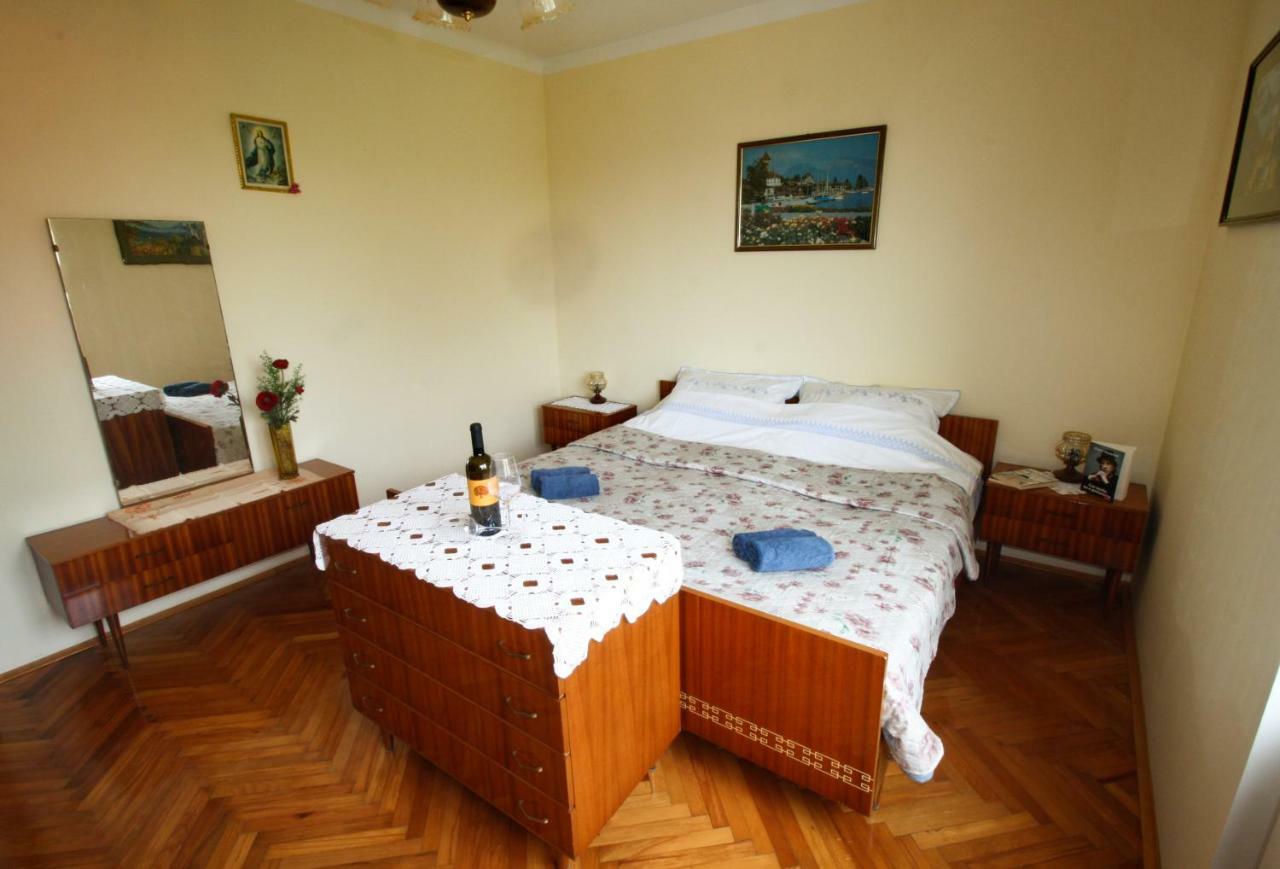 Apartment Persich Pula Luaran gambar