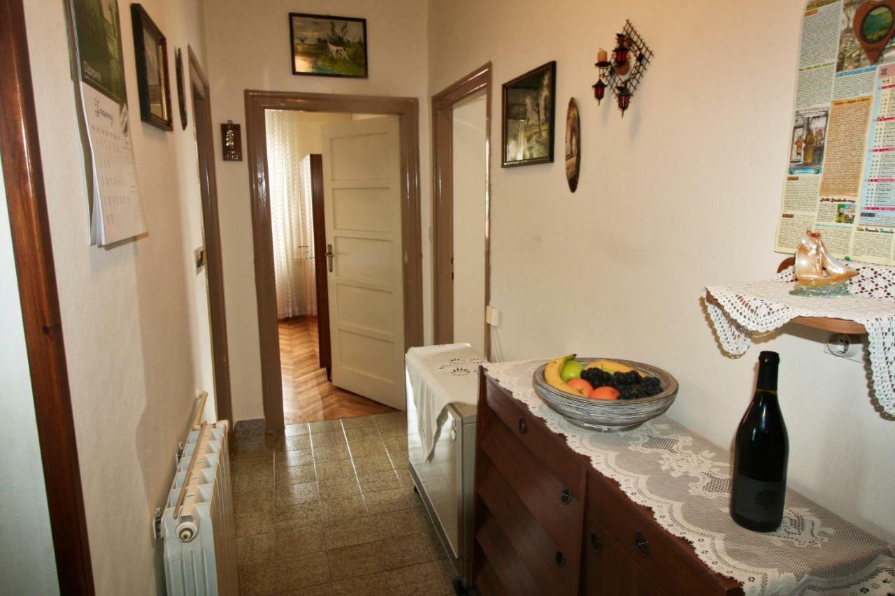 Apartment Persich Pula Luaran gambar