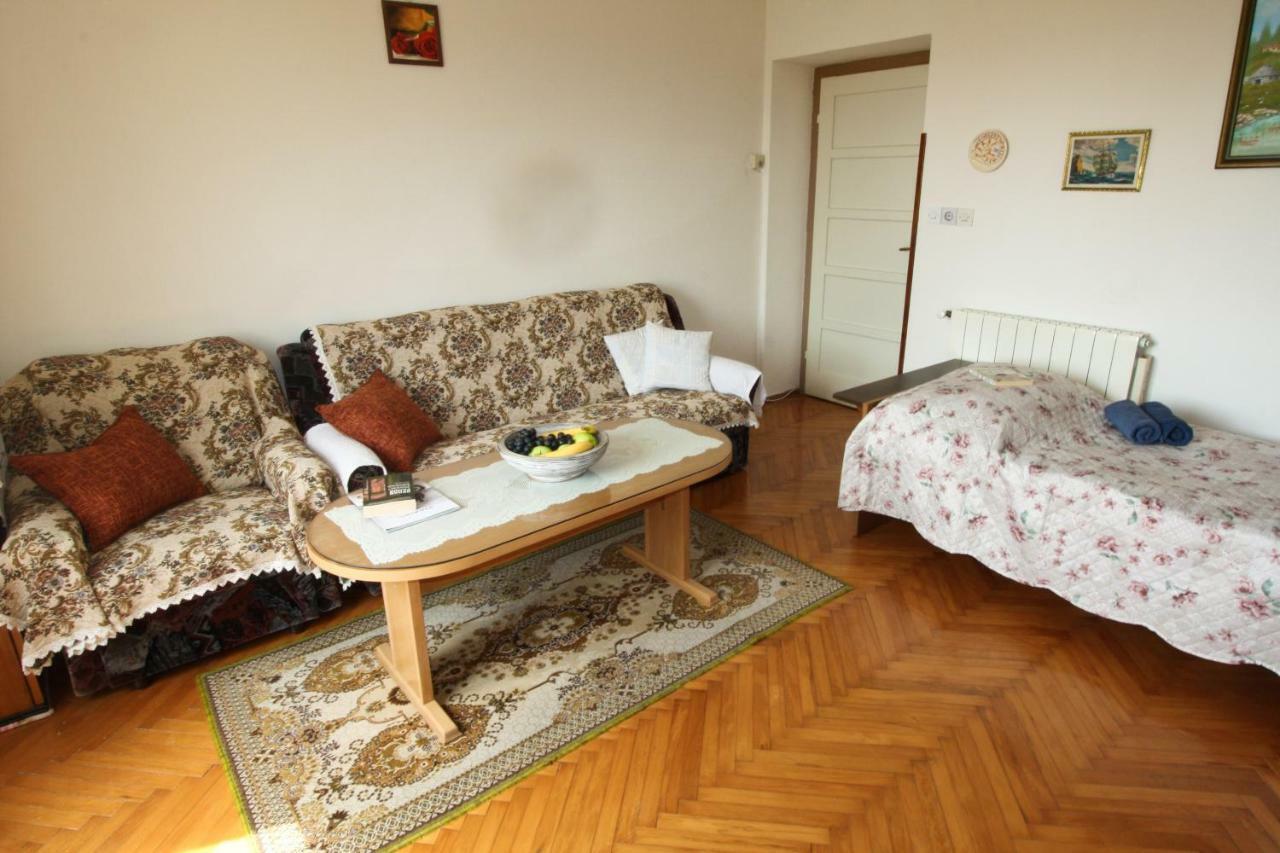 Apartment Persich Pula Luaran gambar