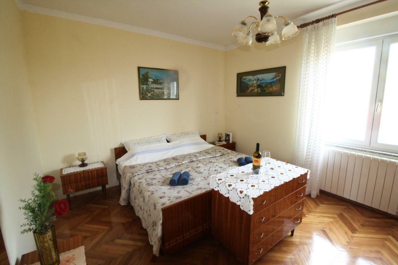 Apartment Persich Pula Luaran gambar