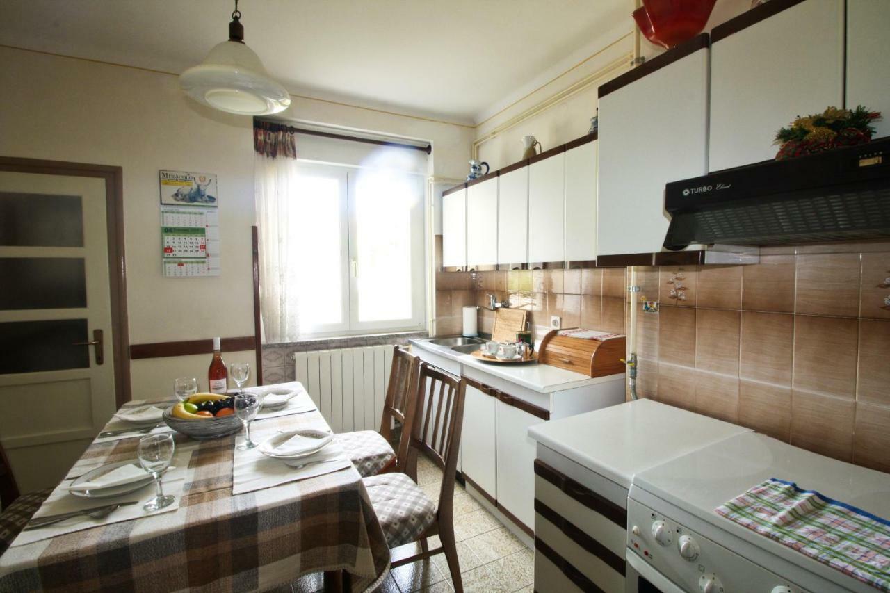 Apartment Persich Pula Luaran gambar